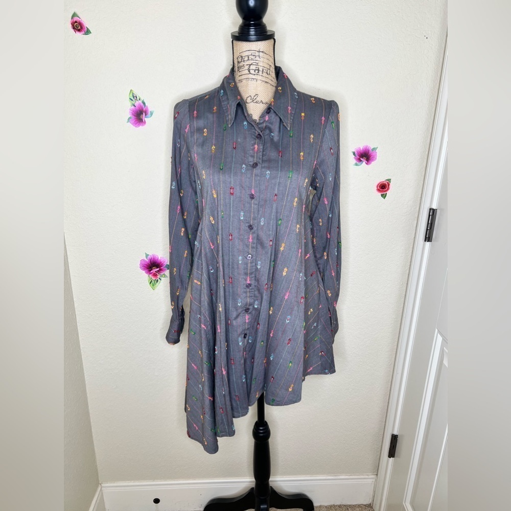 Ivy Jane Textured Asymmetrical Button Front Tunic Top - Picture 2 of 14
